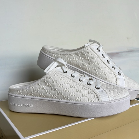 Michael Kors POPPY SLIDE SNEAKERS MK DEBOSSED WASHED DENIM
49T4POFP2D Platforms - Picture 5 of 16